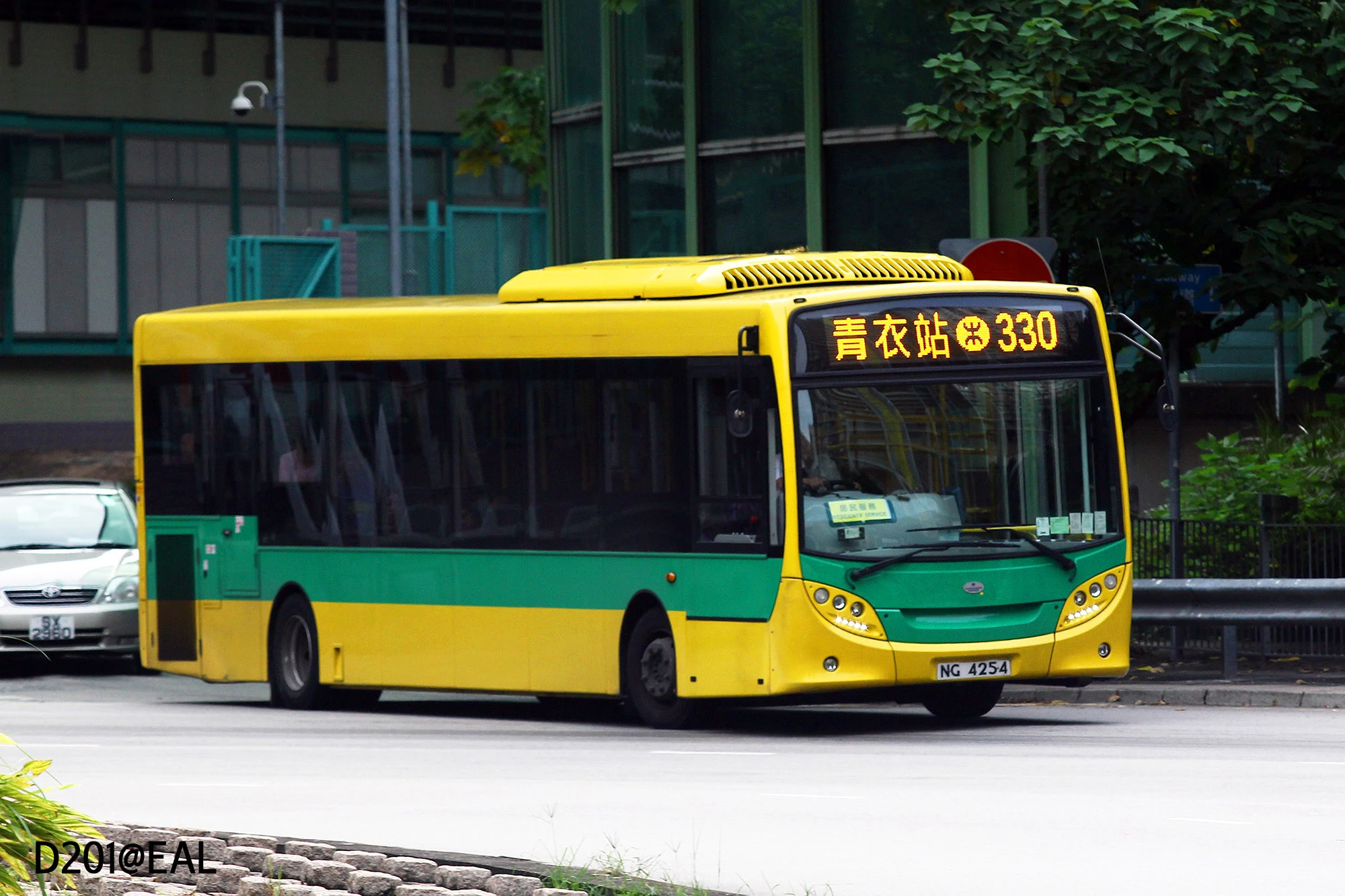 馬灣和各區有多條居民巴士連接，適合不同出發地的旅客，時間彈性、班次密集，特別方便從青衣、荃灣、葵芳或機場出發的朋友。