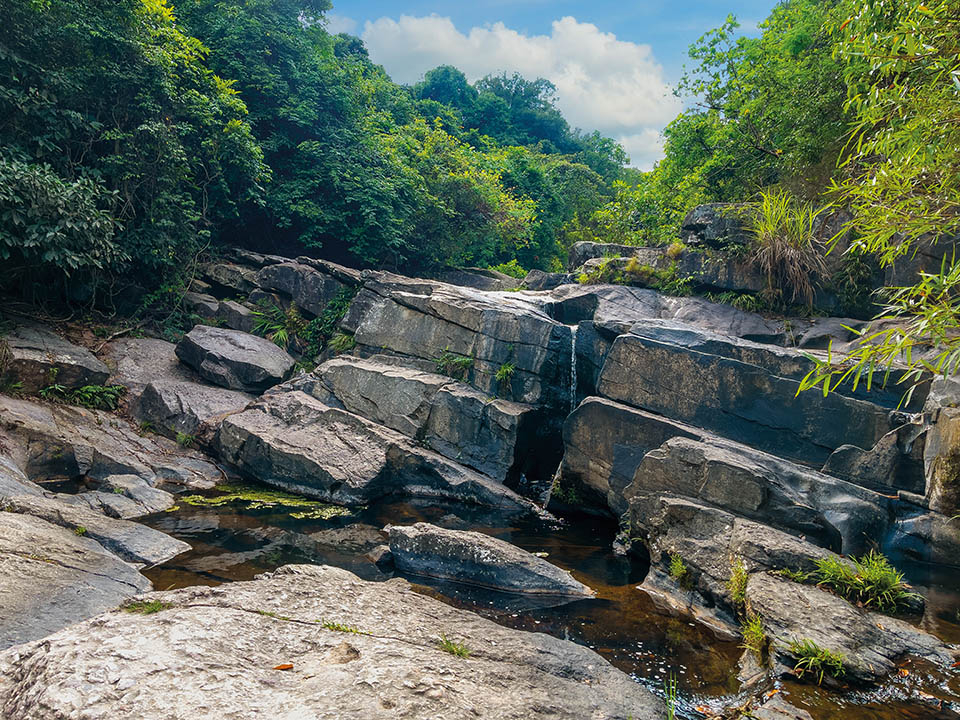 隱身於船灣郊野公園的新娘潭，是香港東北部的自然瑰寶。