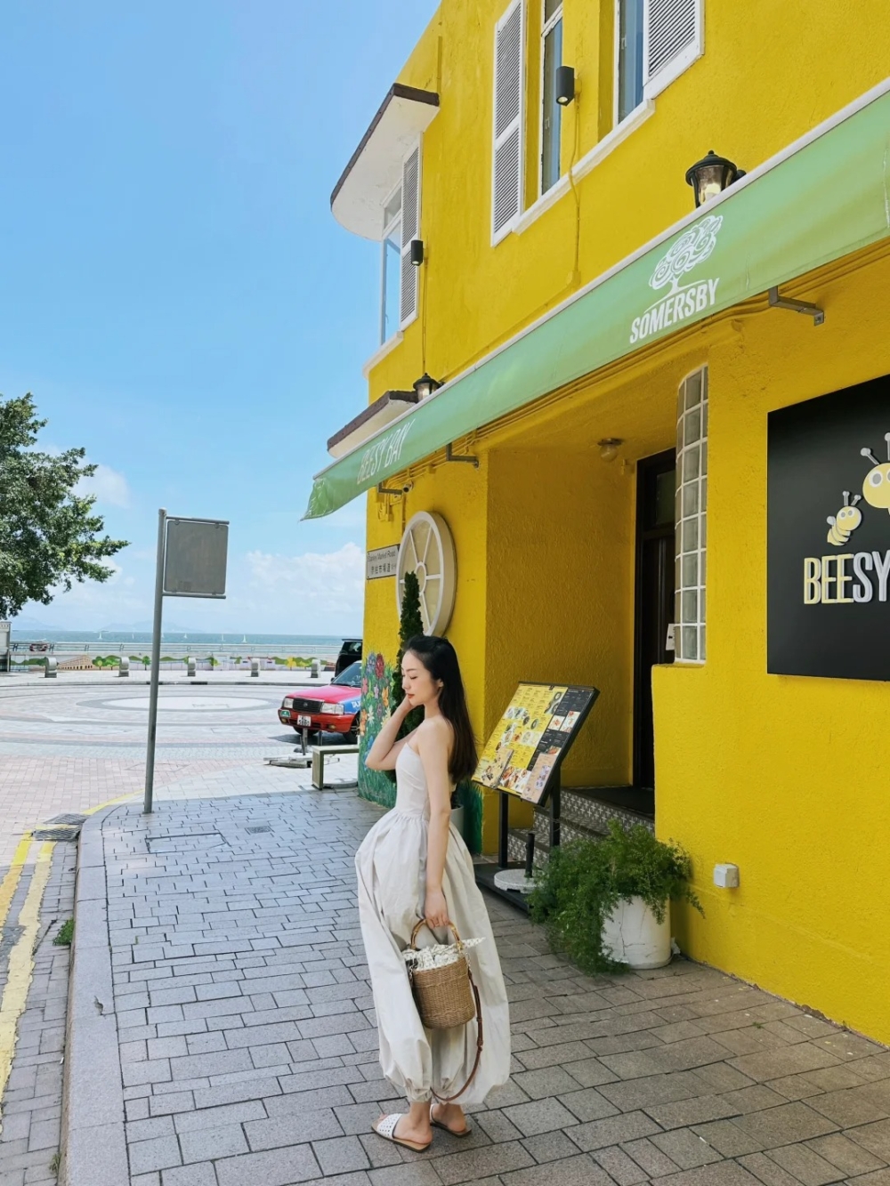 Beesy Bay的特色建築和露台咖啡，讓你打玩卡還能邊欣賞美食邊看風景