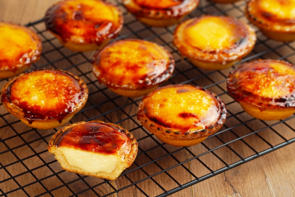 表面烤至薄脆口感,入口結合焦糖香與 軟滑芝士餡,芝味口感再次昇華!