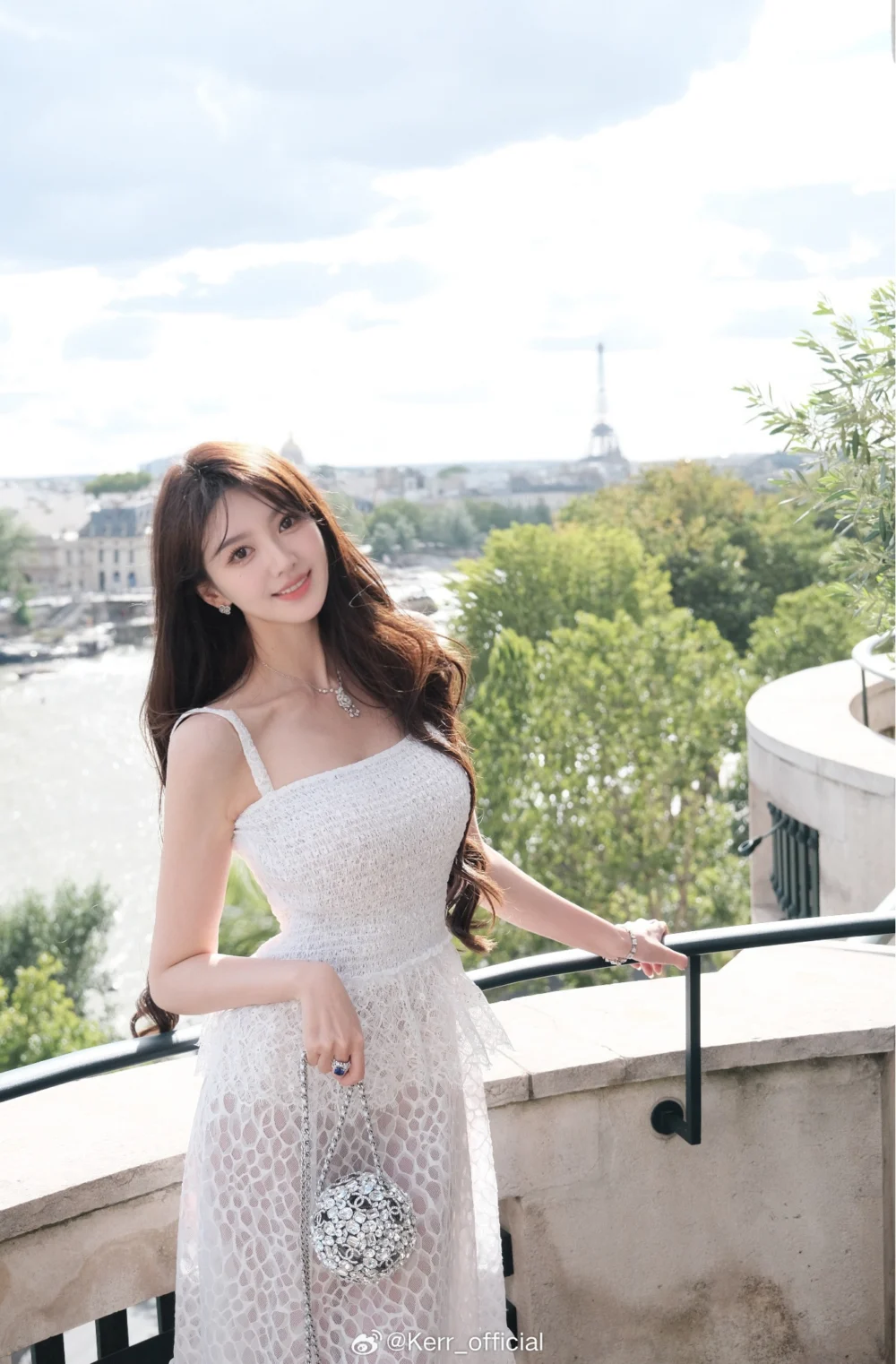 而據指葉珂其實已不是第一次生產。她與前夫王命金育有一子一女