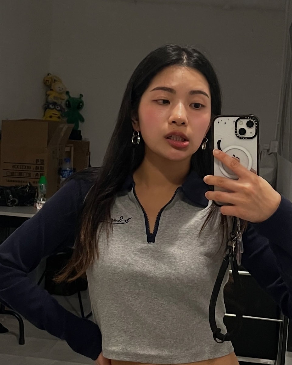 至於阿Mo女友蘇芷晴(So Ching)其後亦轉發了代禱信