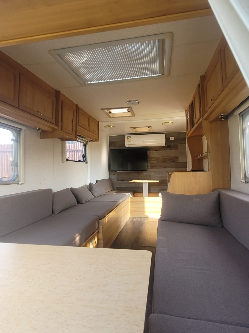 私の部落 Secret Clan 營地提供附設私人草地和BBQ爐具的英式露營車，私隱度高，適合情侶、家庭或朋友聚會。