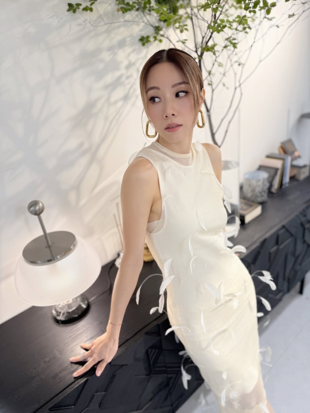 大批網民看到演唱會流出照片後，亦都紛紛驚歎：「真係自愧不如，堅持運動得嚟既成果！」