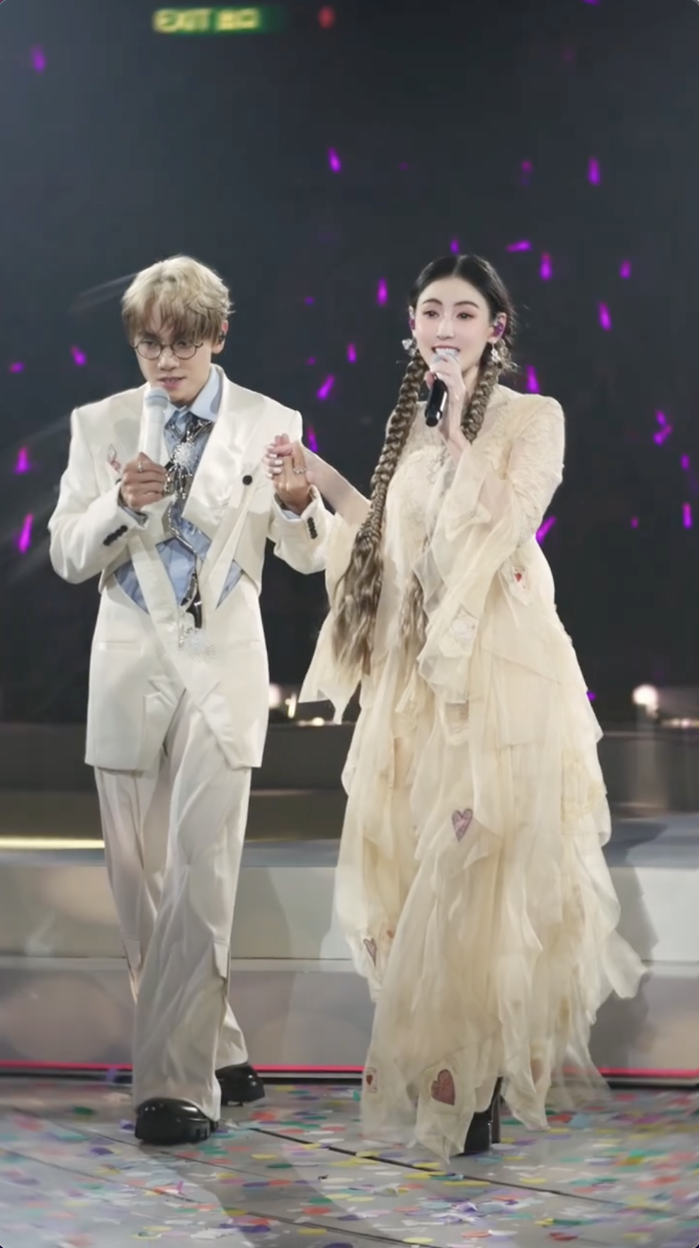 近年主要北上發展、久未在港露面的張柏芝，早前驚喜現身林家謙《White Summer》演唱會任嘉賓