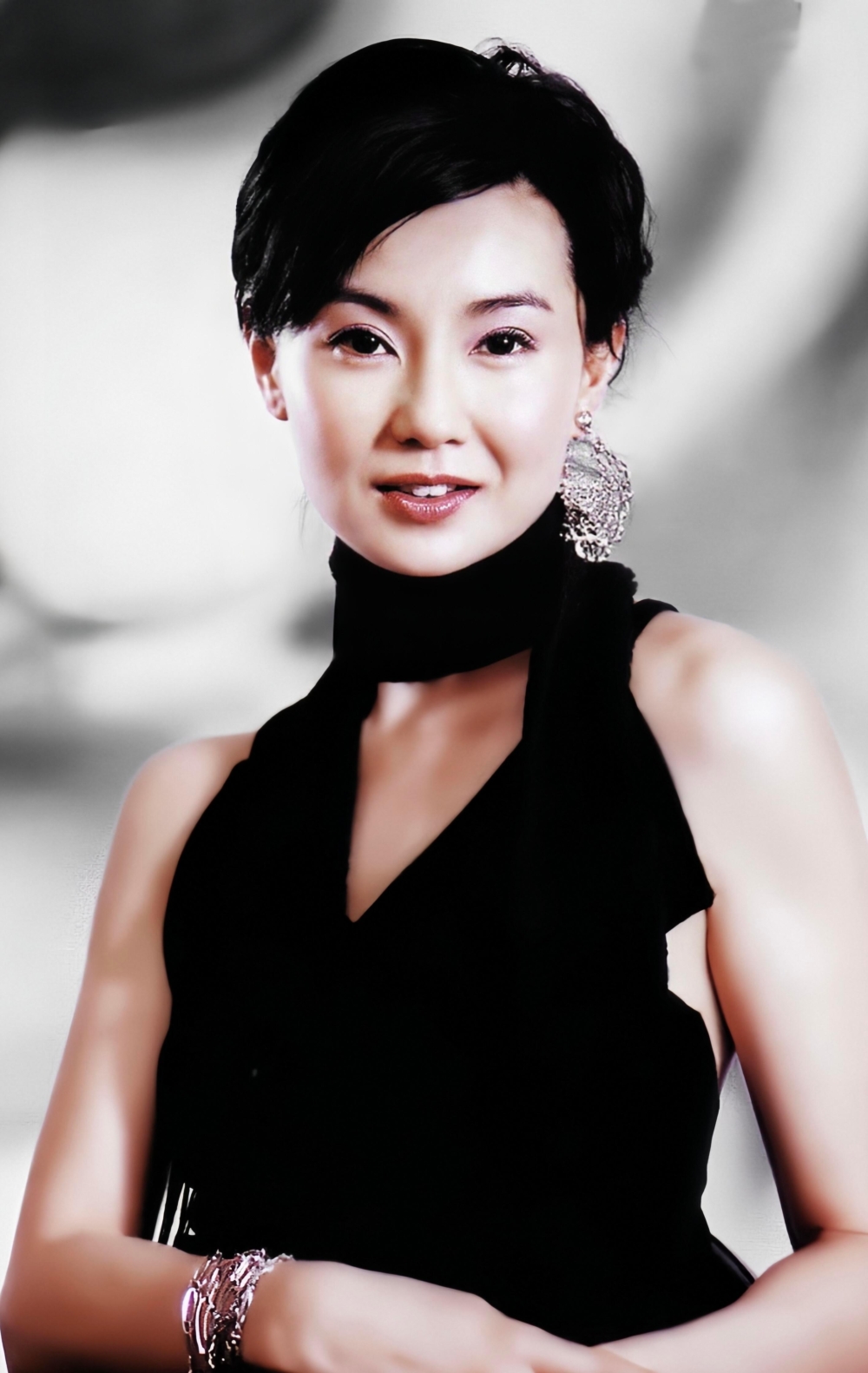 有網友大讚張曼玉皮膚零瑕疵無懼近鏡，優雅氣息絲毫不減