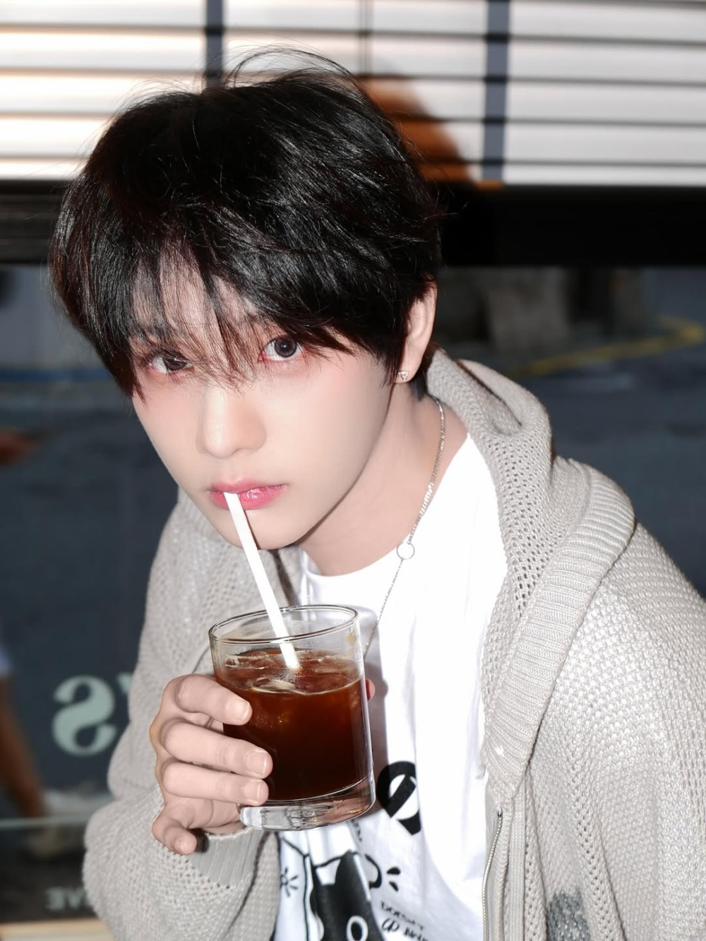 SING是古天樂旗下新人廠牌OCJ Newbies打造的港產K-POP男團XODIAC其中一位香港籍成員