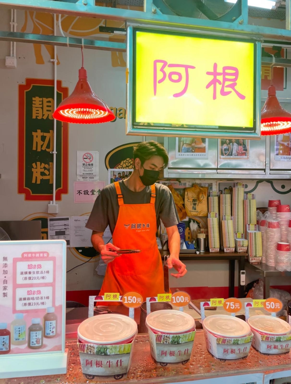 網友亦表示該為店員極靚仔，令她不禁大膽上前抄牌，可惜最後失敗收場。