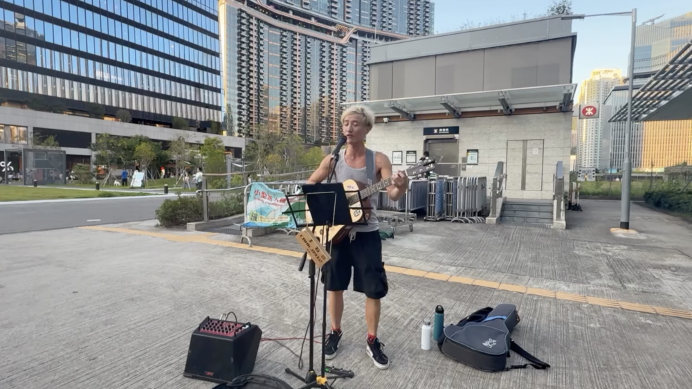 影片上傳後引來網友熱議，不少人都大讚周永恆的歌喉