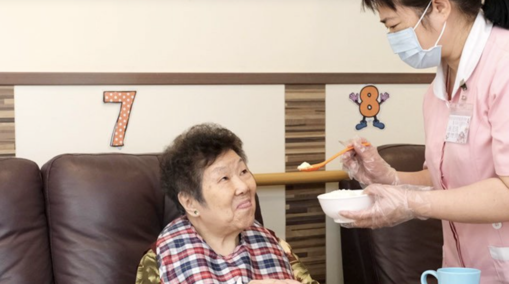 保良局扶弱基金主要幫助遇到突發變故、意外或特殊困難的人士或家庭,提供短期經濟支援,也會給保良局兒童住宿服務的兒童額外幫助。