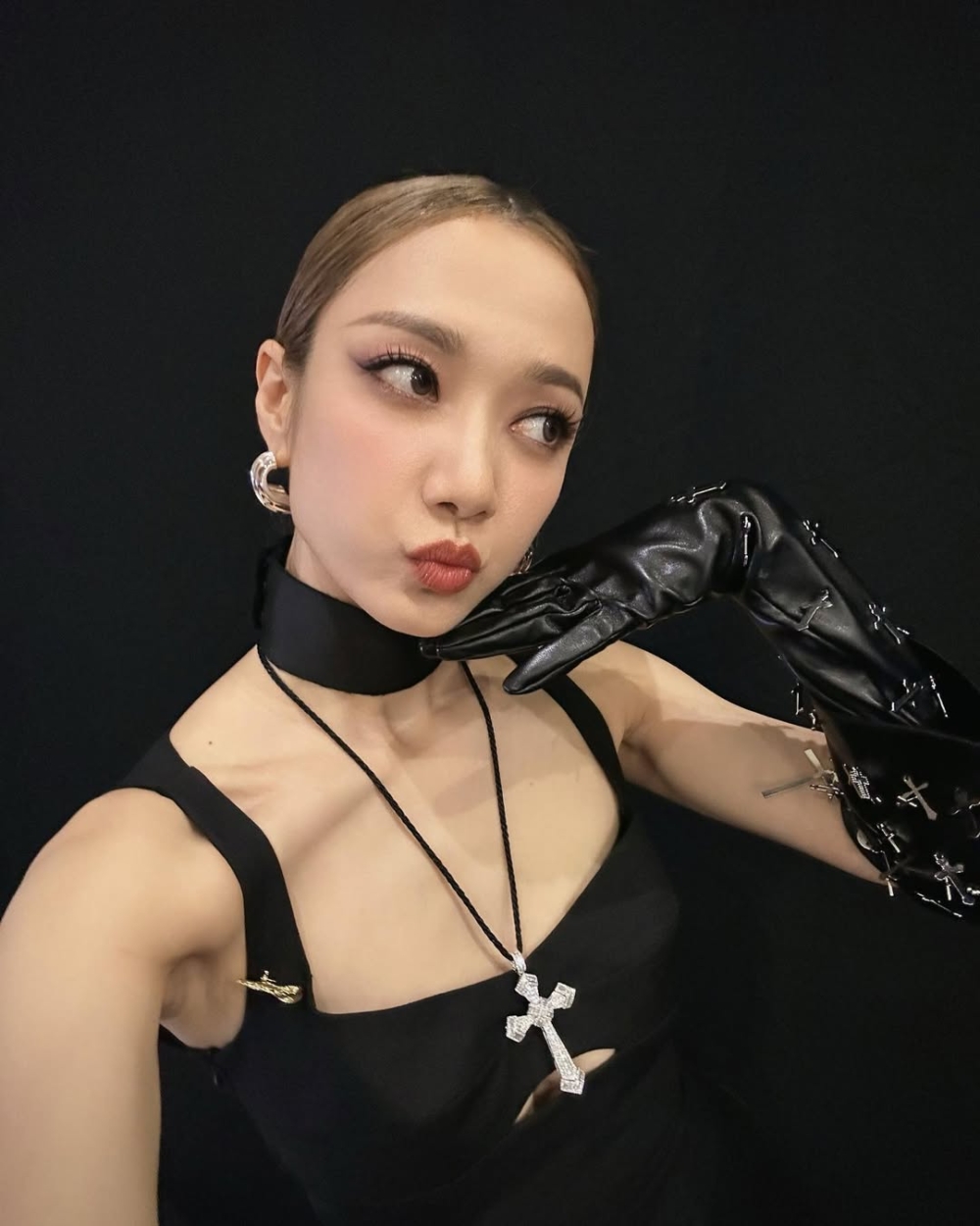 王君馨日前在IG發布影片大談世界末日