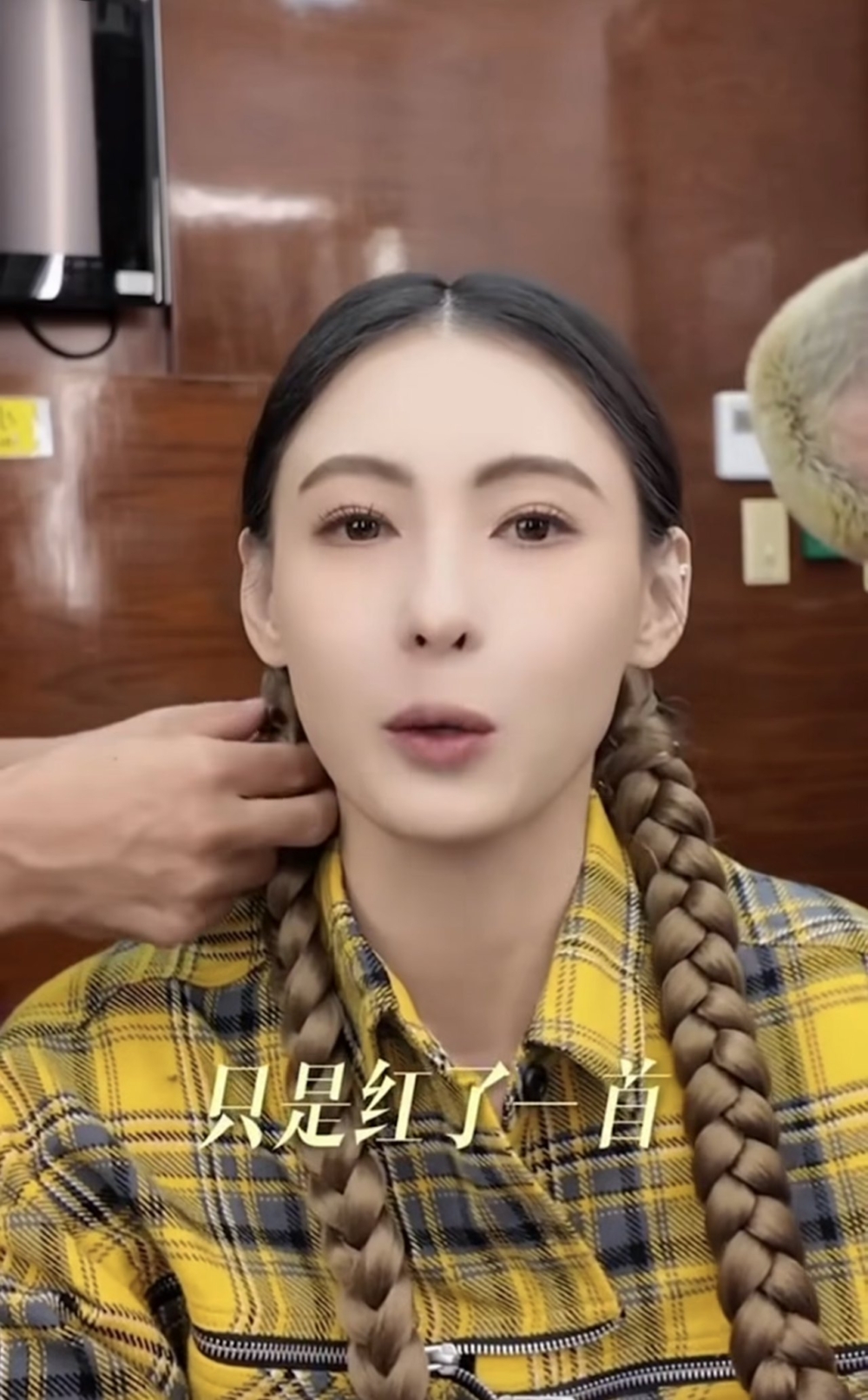 近日柏芝Po出演唱會的Vlog交代自己由受邀到演出結束的心情