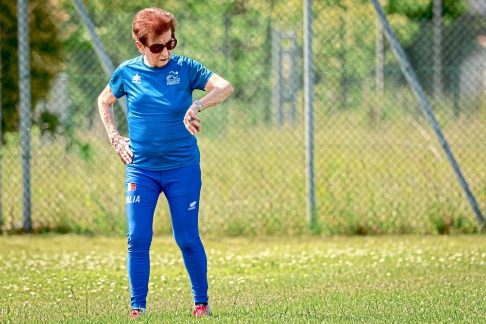 測試她踩單車、舉重，發現心血管健康超好，腿部肌力強勁，肌肉能高效輸送氧氣，粒線體幾乎完好如新。