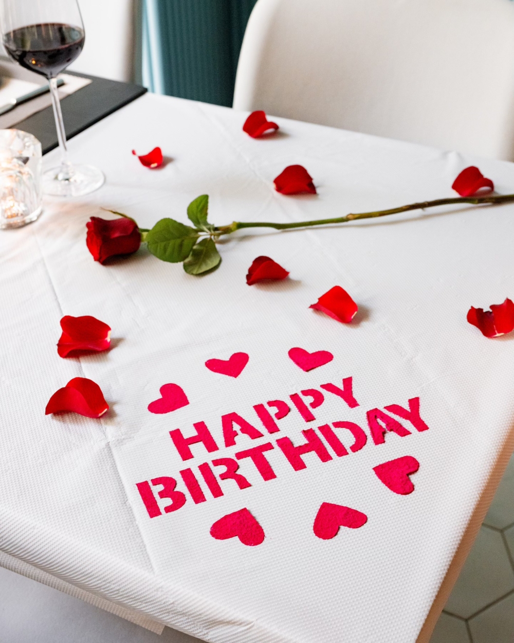 LAB EAT Restaurant & Bar當月壽星還可享受免切餅費及飲品買一送一的超值優惠。