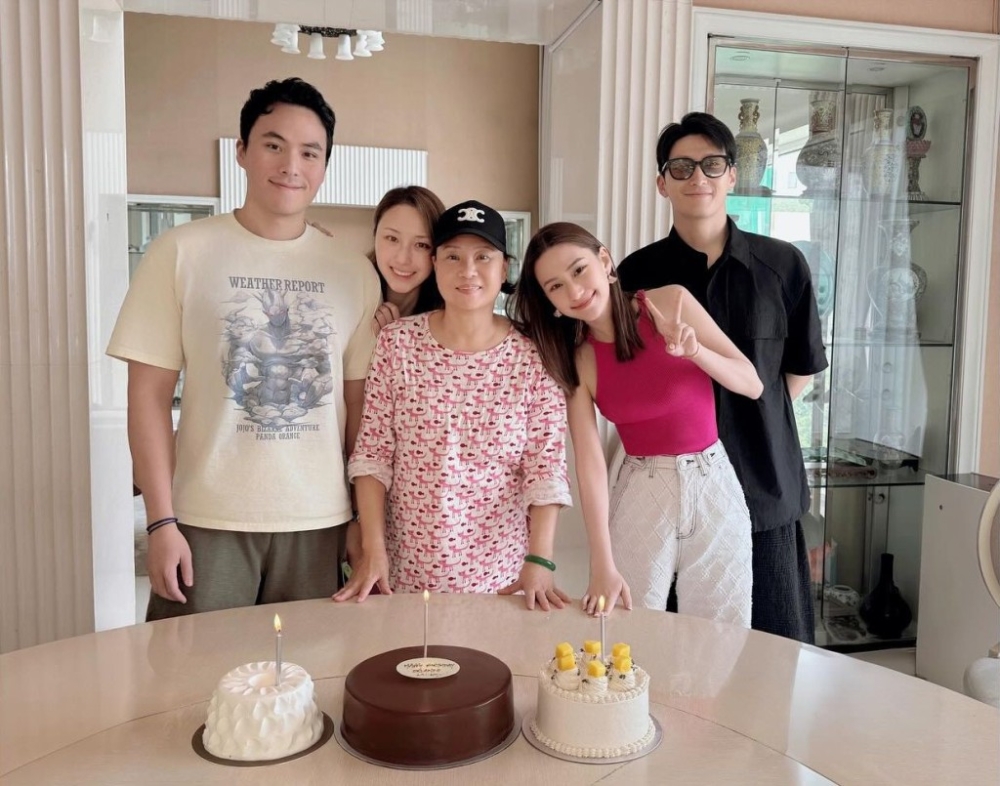 何超蓮與内地男星竇驍2023年在峇里島舉行婚禮，然而結婚約兩年半後多次傳婚變