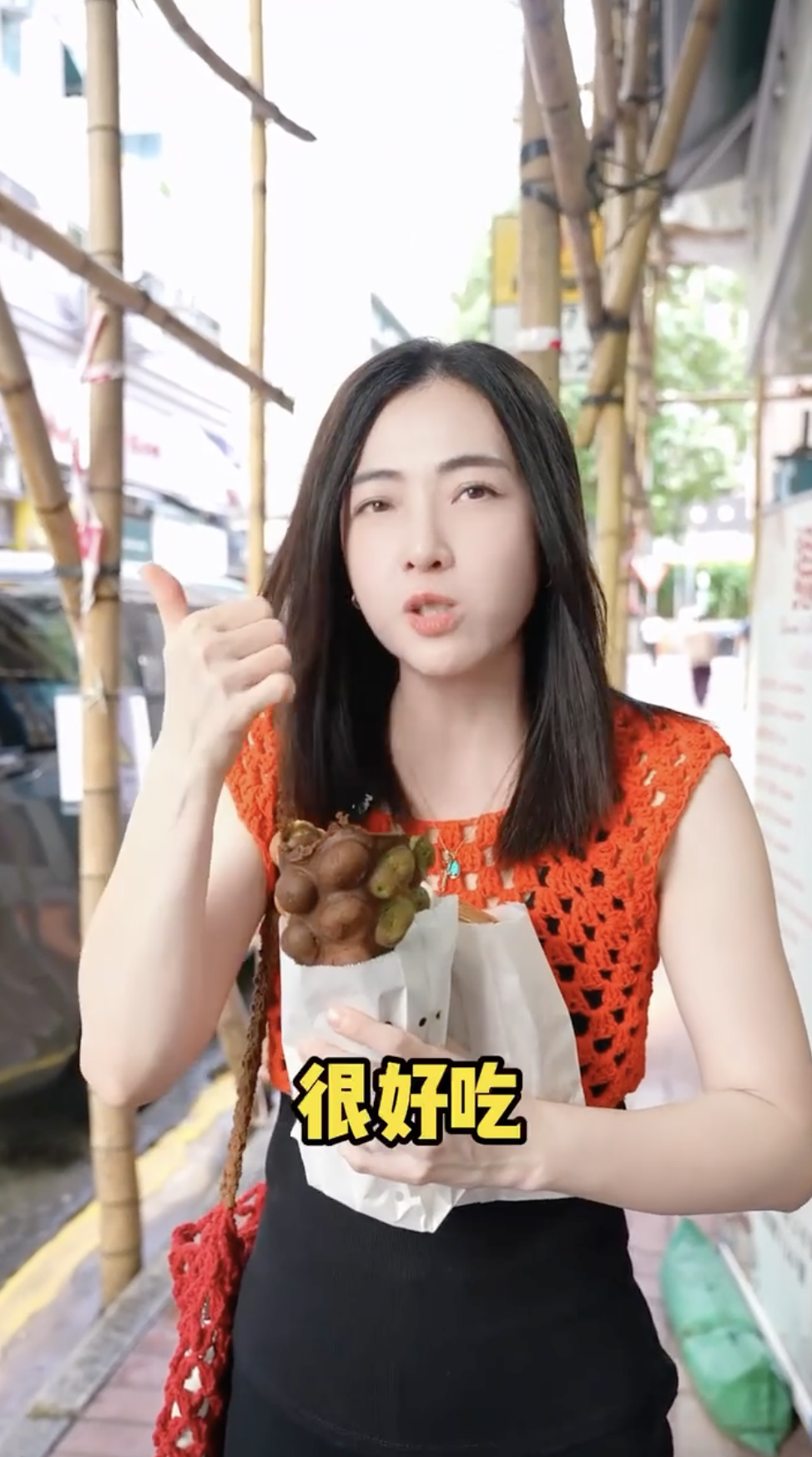 今次甘比趁著拍攝可以「獨享」美食,見她相當興奮。
