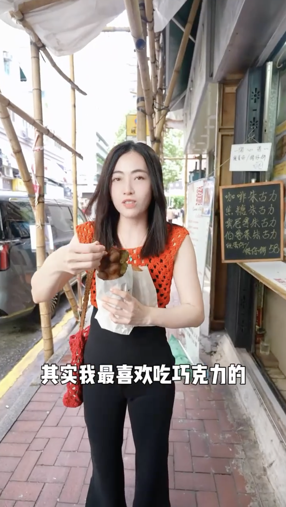 最近甘比就有拍片向大家推薦自己珍藏的雞蛋仔店,指自己經常光顧,最愛店內「三拼」雞蛋仔!