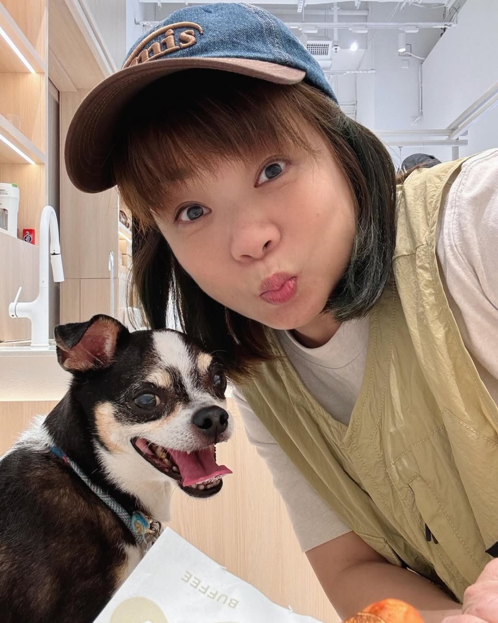 事實上現年54歲的小儀，一直都是圈中有名的「黃金盛女」