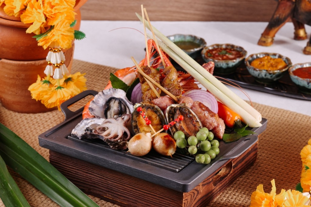 選用新鮮食材並以泰北香料調味的「泰香燒烤拼盤」