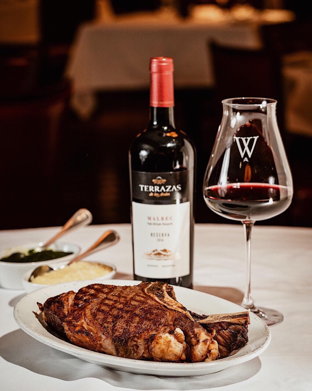 Wolfgang’s Steakhouse是位於中環的全球知名高級美式扒房,主打經典的 USDA Prime 級乾熟成牛扒。