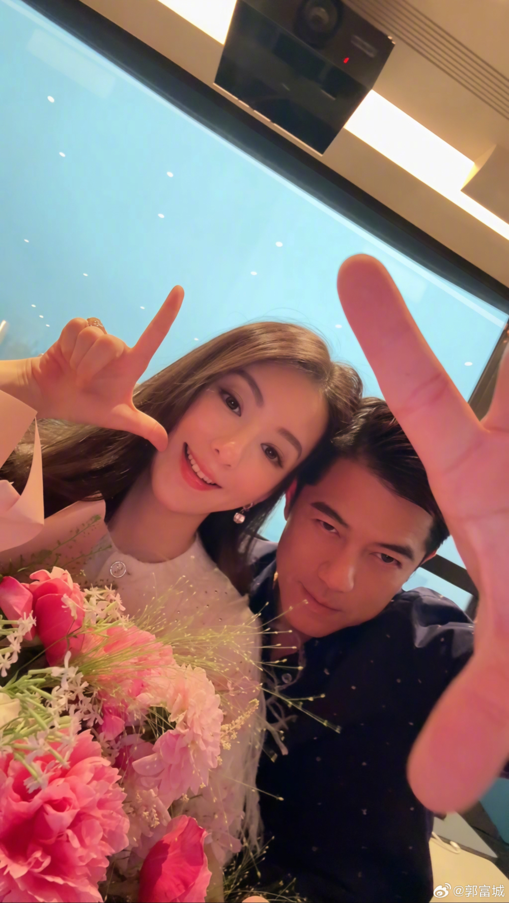 亦有網民開玩笑說「城城真係破唔到外父宿命，三個都係女兒」