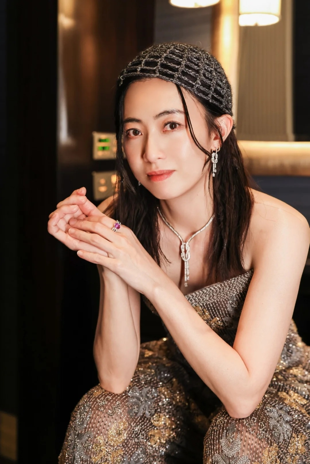 有網友對已為三仔女之母的甘比食唔肥的體質表示羨慕
