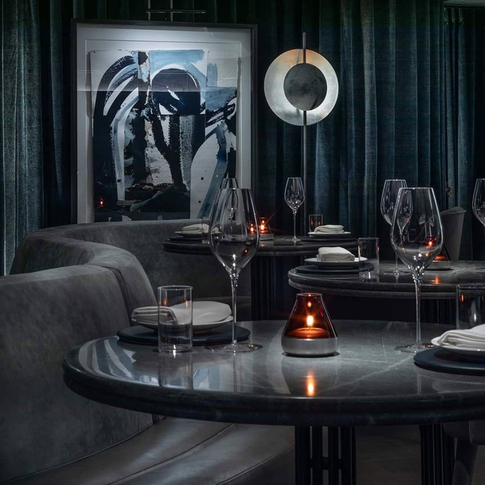 走進 BELON,靛藍格調空間設計簡約又不失氛圍感,氣氛優雅寧靜。