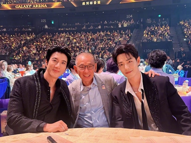 Mani指出原來當時是楊受成想與王力宏和肖戰影合照才調位