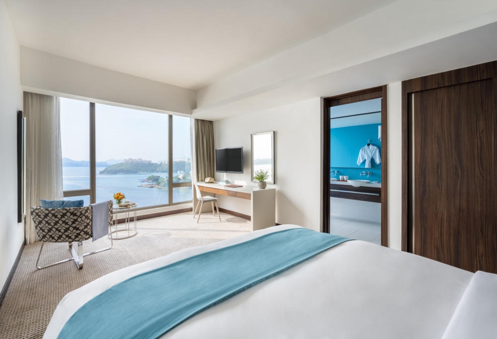 介紹了這麼多繁華地段的staycation,這次介紹位於大嶼山愉景灣,擁抱山海景的度假天堂。