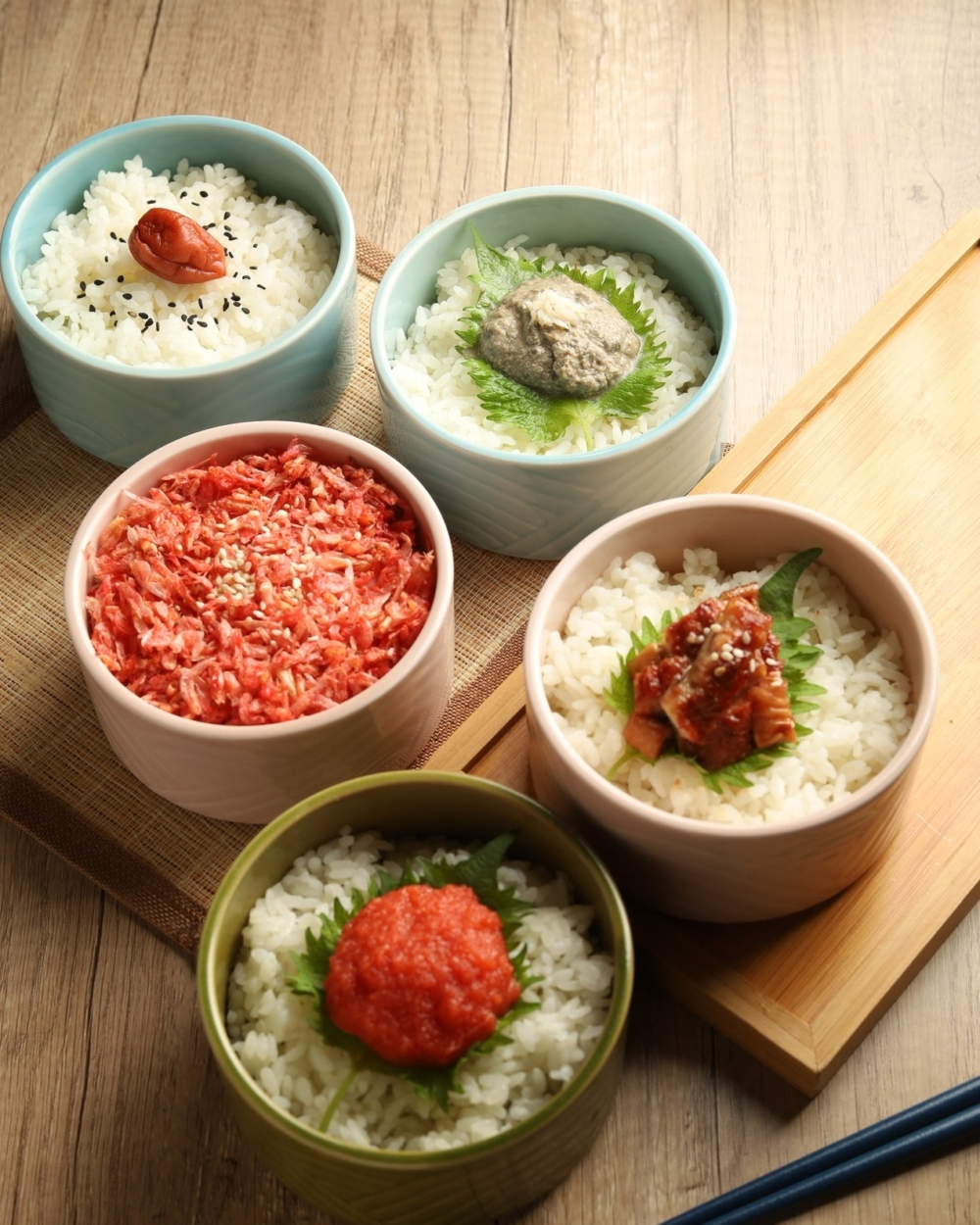 婆婆珈琲屋主打家庭式定食及可愛的富士山主題甜品,週末晚上更設有深宵居酒屋時段及 Busking 音樂表演。