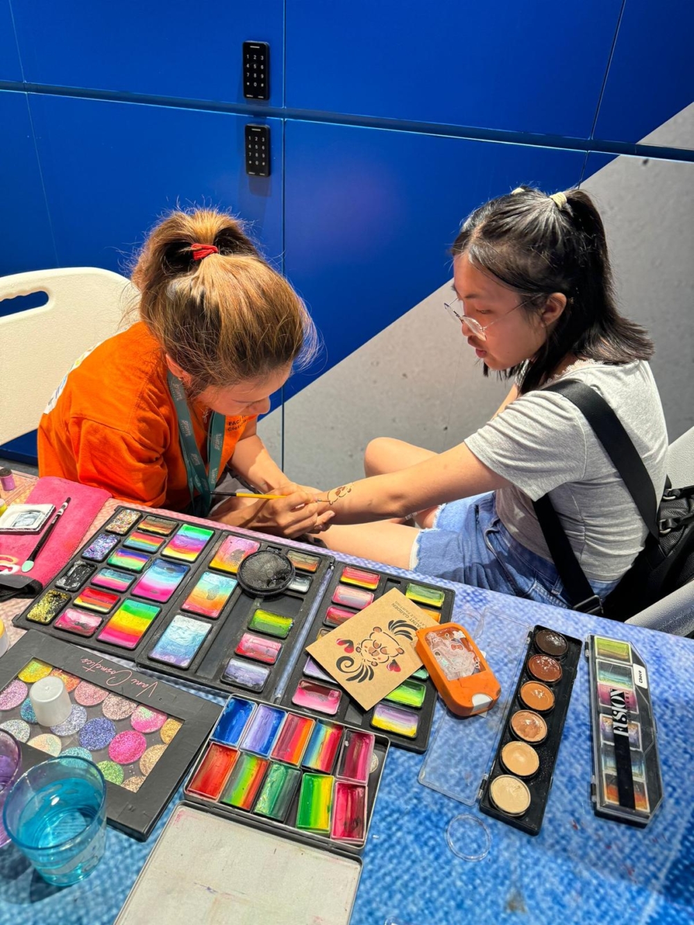 於指定日子，樂園更會為大小朋友帶來萬聖節顏面彩繪體驗