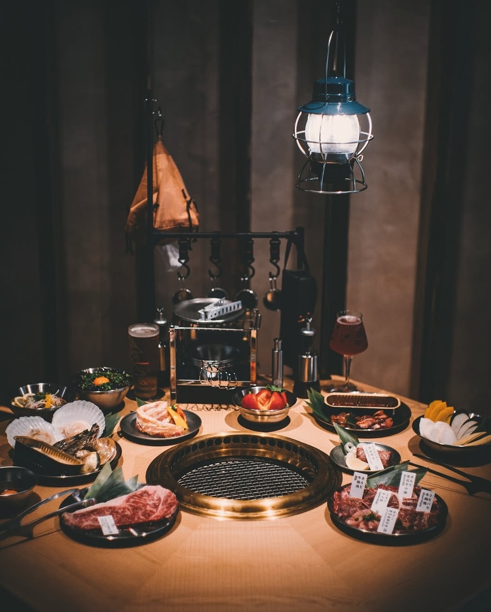 火土燒肉嚴選頂級日本 A5 和牛和新鮮海鮮。
