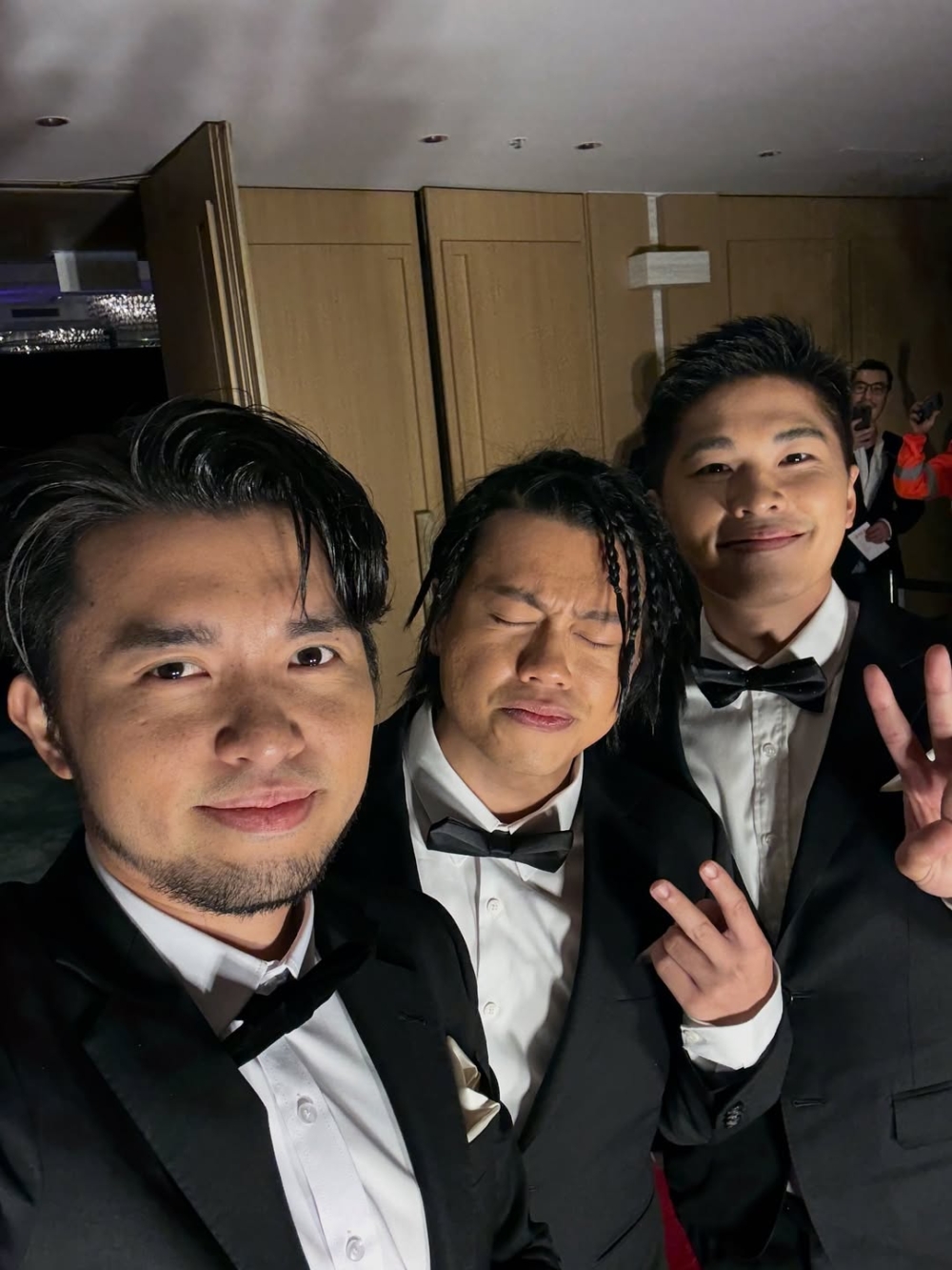 網友：「真係可以話可能喺香港史上最豪華嘅綜藝陣容……有啲真係要人脈搭出嚟，亦都好大癲有啲大前輩居然真係一齊癲。」