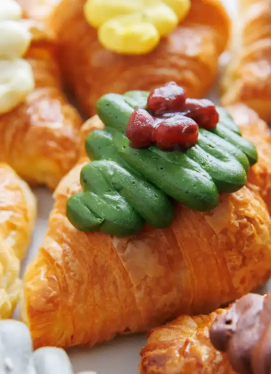 濃濃日式風情，甜而不膩的「抹茶紅豆菠蘿包」