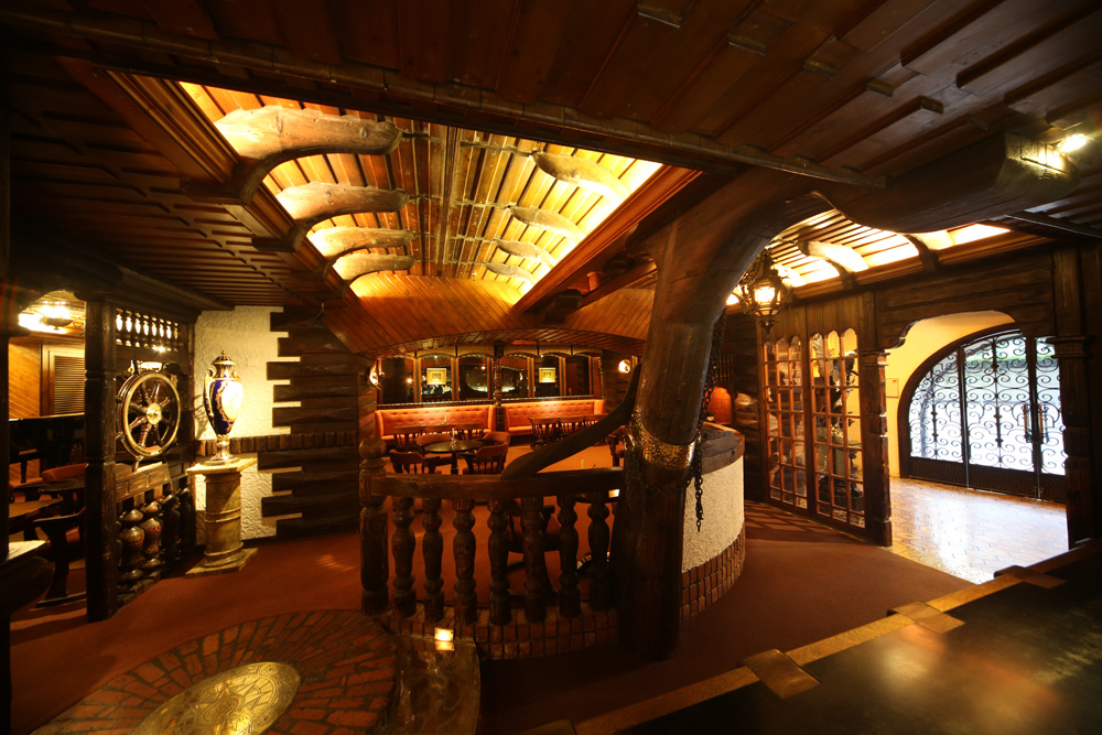 Amigo 被譽為「香港最浪漫法式餐廳」,自 1967 年開業至今仍保持優雅格調,絕對是紀念日值得一訪的餐廳之一!