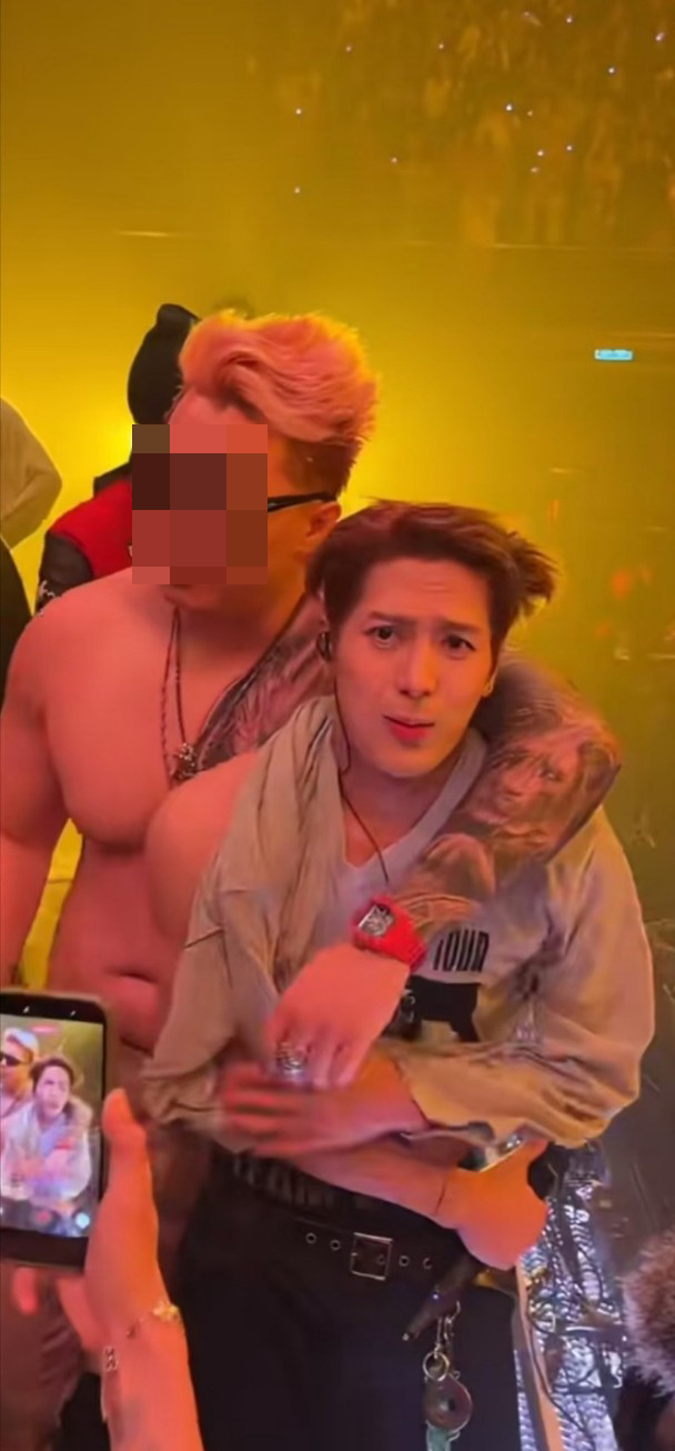 據指事件發生在王嘉爾（Jackson）演唱會互動環節上