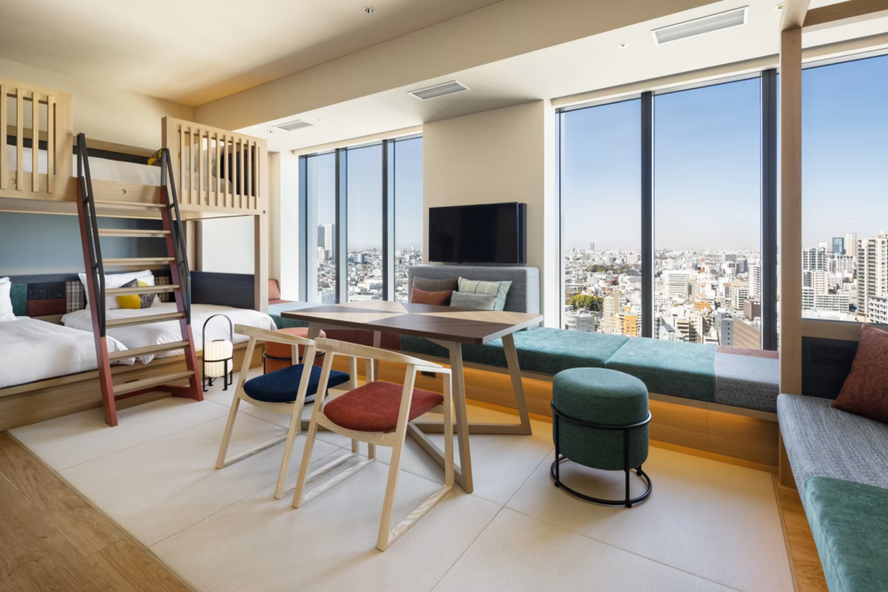 OMO5 東京五反田,設有空中庭園並提供在地美食導覽,還有寵物友善房型,是兼顧設計感與家庭需求的理想東京親子酒店。