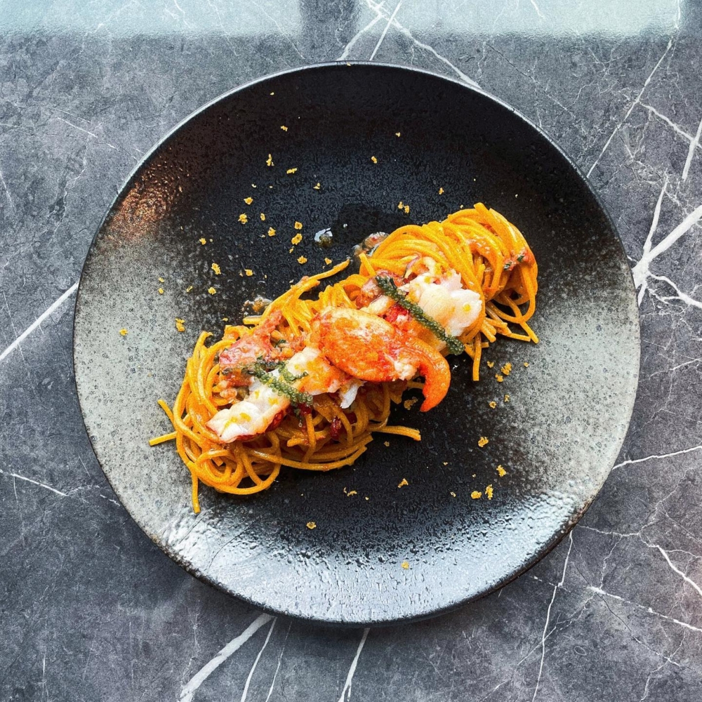 Involtini Italian Cuisine 以高質手工意粉及新鮮食材聞名,是連續多年獲米芝蓮推介的**「平民米芝蓮」**,適合以實惠價格享受精緻的意式慶生體驗。