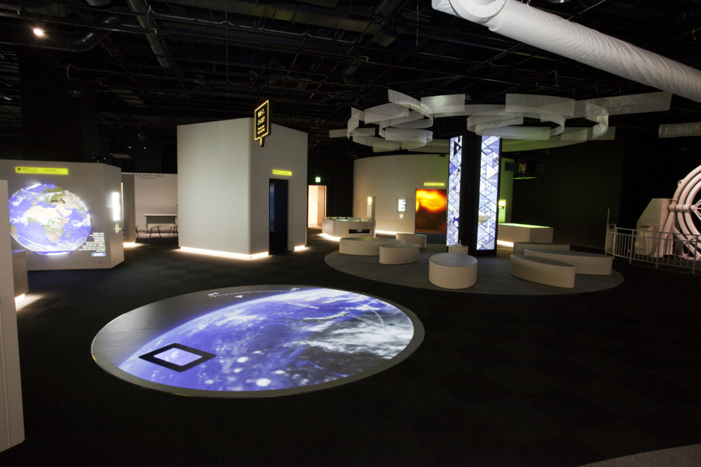 福岡市科學館是九州最大的現代化科學館,擁有超過40個互動主題展區和九州最大室內天文劇場,讓親子家庭在雨天也能透過模擬遊戲與震撼星空秀,探索科學奧秘、邊玩邊學。