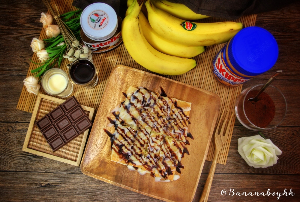 香蕉仔是元朗米芝蓮必比登推薦的熱門掃街甜品店，主打即點即做、外脆內軟的泰式香蕉煎餅（如榛子醬口味），以及爆漿烤麵包系列。