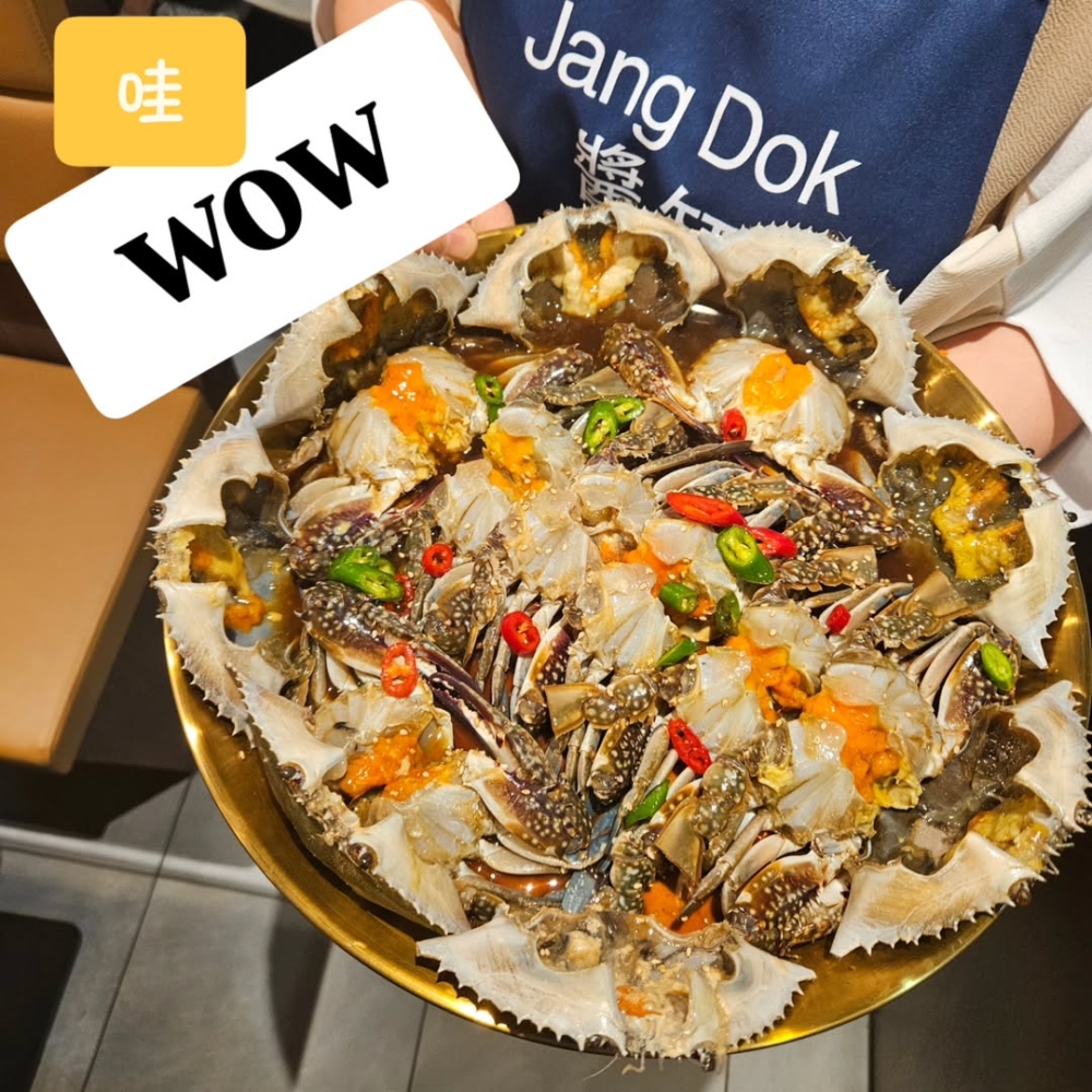 擁有13年老字號「醬缸韓國料理」的最大亮點，就是香港食家口碑極高的「醬油蟹」，而且無論是醬油蟹，還是其他韓式料理如辣炒豬肉、韓式湯鍋都保持正宗韓國味。