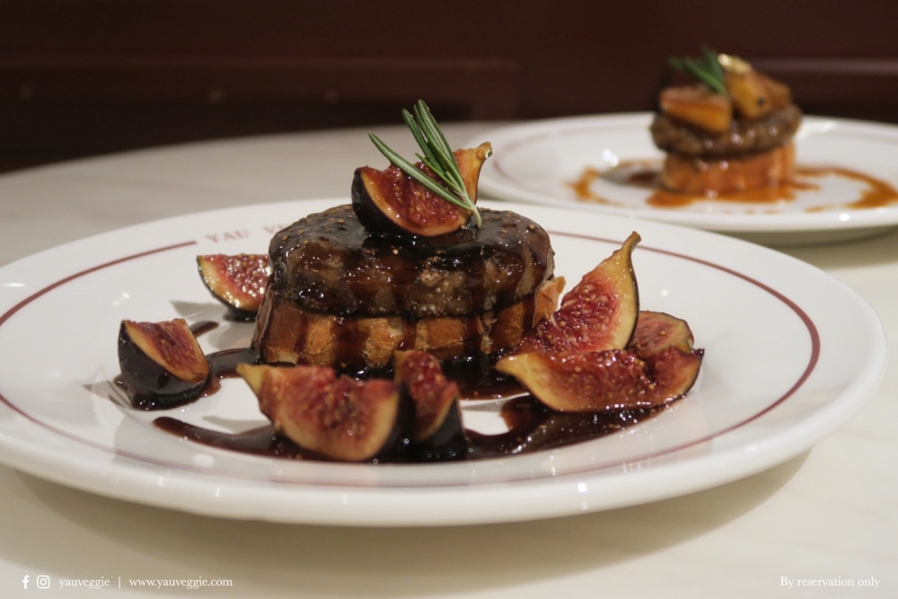 Yau Veggie Bistro 是位於荃灣南豐紗廠、風格典雅的法式素食小餐館，提供擺盤講究且氣氛浪漫的精緻法式素食。 