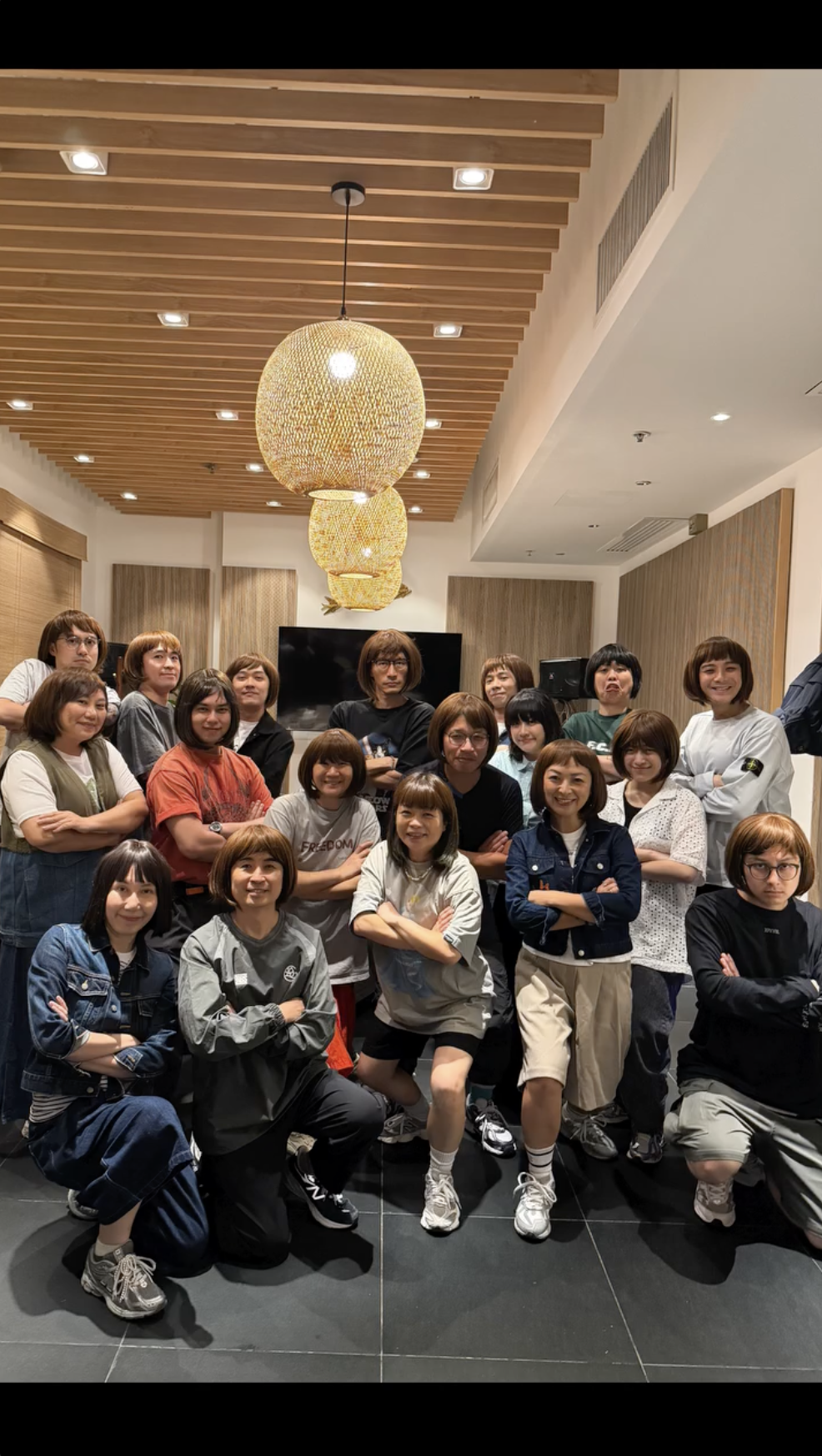 當日眾人可謂花盡心思，一同戴上小儀標誌性留陰假髮，連同主角變身18個小儀送驚喜