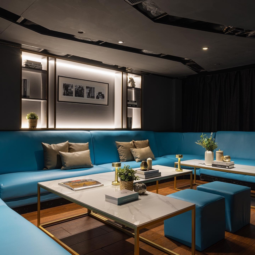 Red MR Red MR 歌曲庫更新速度快，收錄大量歐美、日文與華語新曲，類型相當多元。