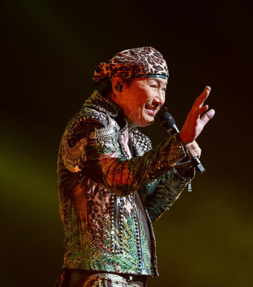 身為大埔街坊的「歌神」許冠傑，更是以手寫信形式為災民祈福，並希望大家協助救援。