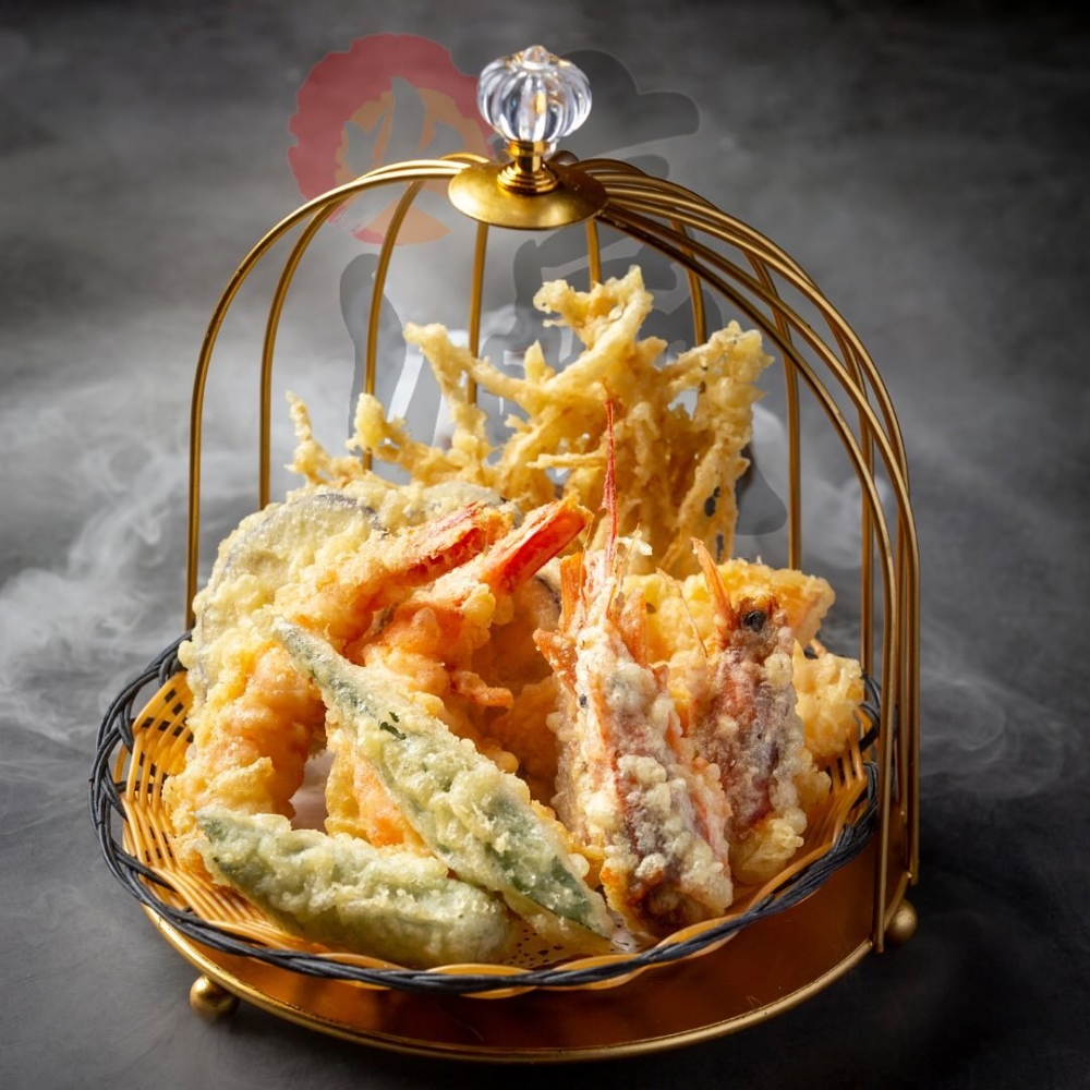 他們提供超過多款刺身、壽司、熟食及甜品任點選擇。