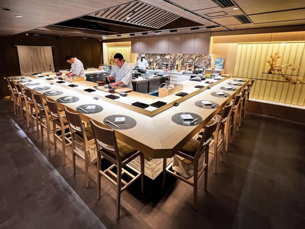 主廚每日從日本空運新鮮海產，以旬之概念構思廚師發辦菜單。