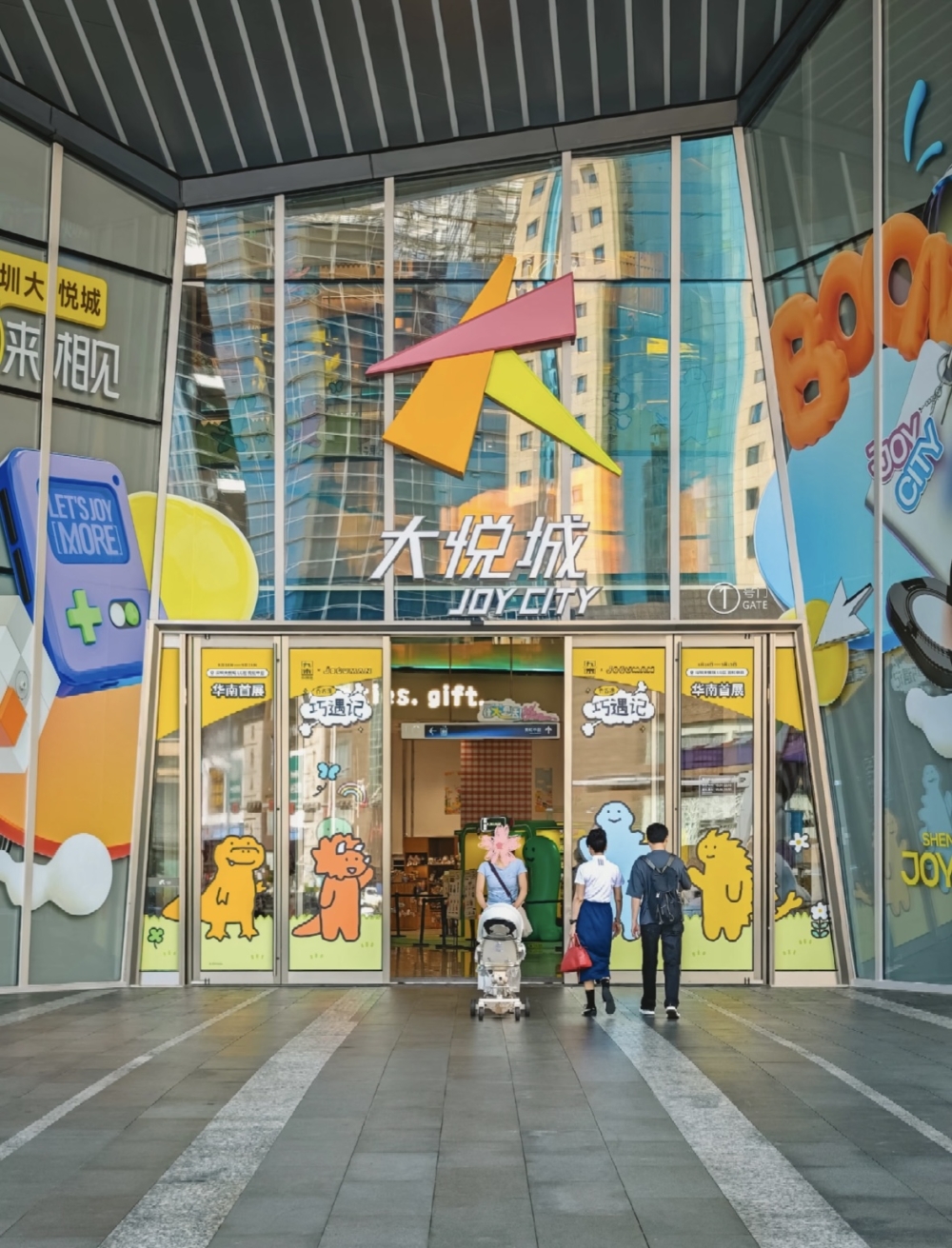 位於寶安中心區、地鐵5/12號線靈芝站旁邊，地理位置超方便。