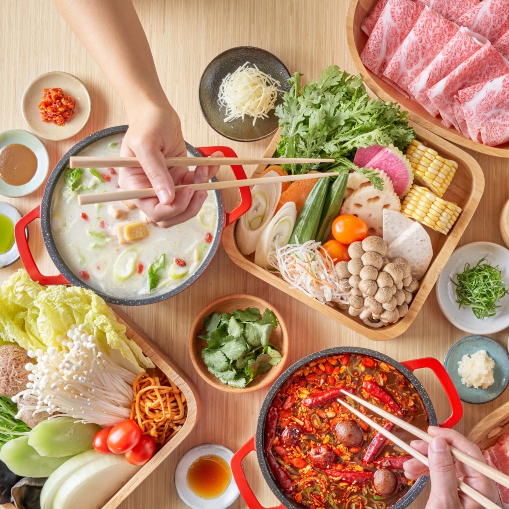 但馬屋是葵芳新都會廣場內受歡迎的日式一人一鍋火鍋放題，提供90分鐘任食澳洲穀飼牛等不同級別肉類，並有多樣湯底和Häagen-Dazs雪糕選擇。