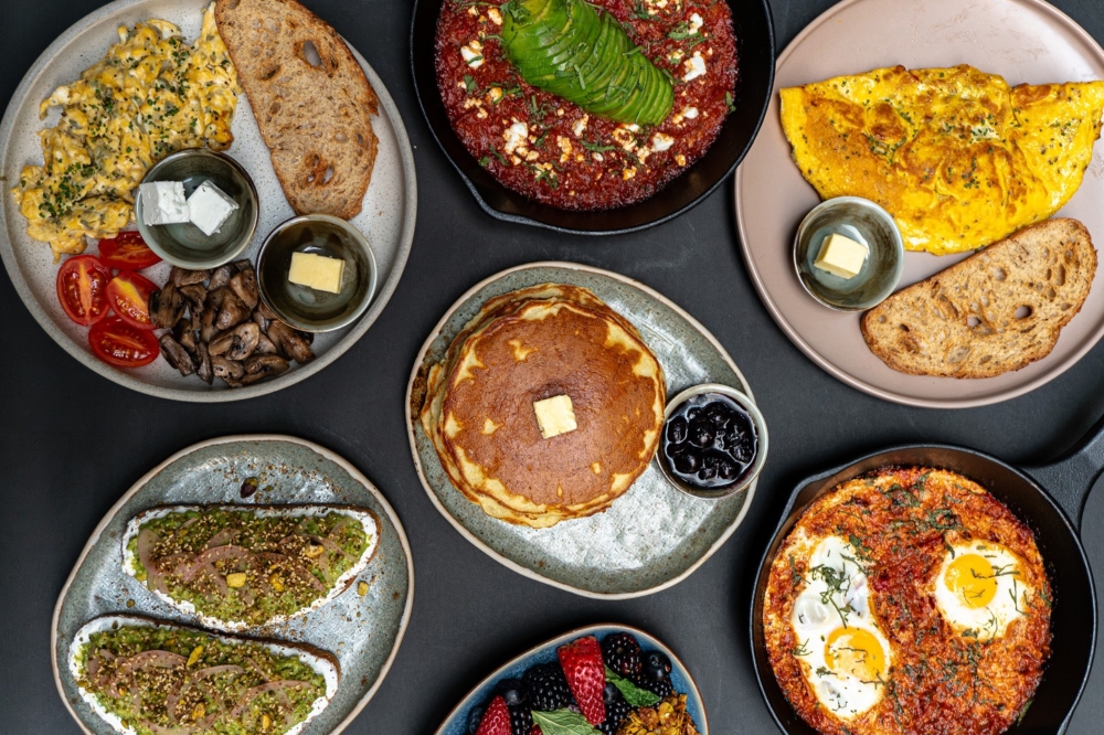 Veda Café & Bar 主打以健康取向的印度、尼泊爾及中東Fusion素食，提供純素及無麩質選項，並在晚間化身為型格酒吧。